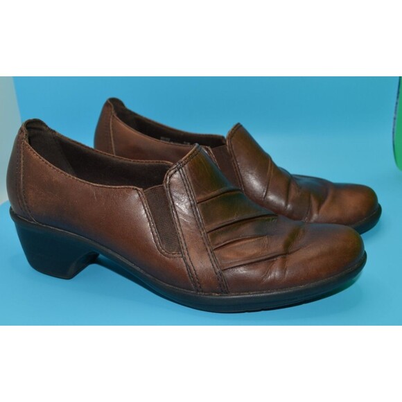 Clark's Slip On Dress Shoes / Sz 6.5 / Brown / Comfort / Leather - Picture 1 of 9